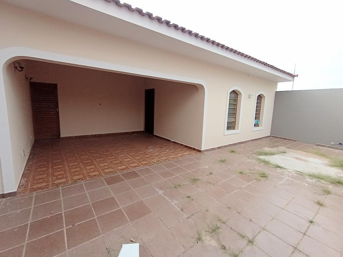 Casa à venda com 3 quartos, 136m² - Foto 2