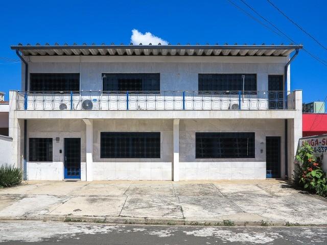 Casa para alugar com 4 quartos, 200m² - Foto 1