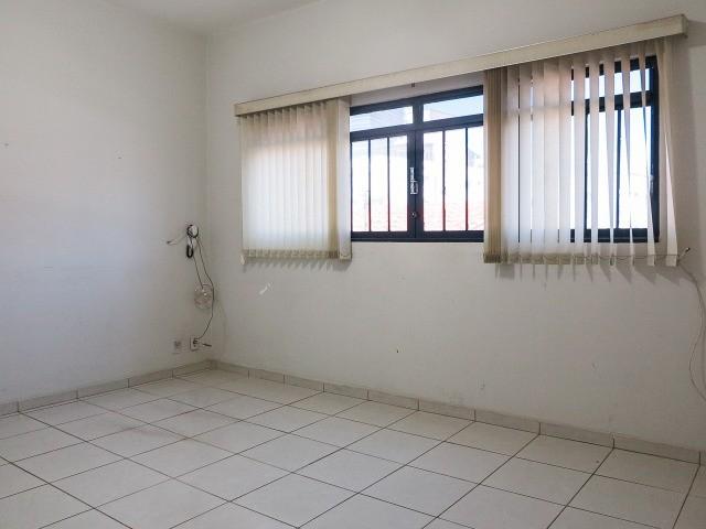 Casa para alugar com 4 quartos, 200m² - Foto 12