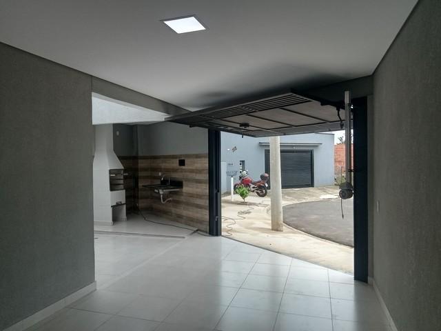 Casa à venda com 3 quartos, 97m² - Foto 1