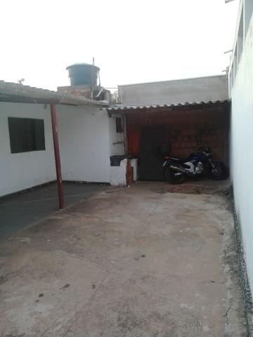 Casa à venda com 4 quartos, 300m² - Foto 1