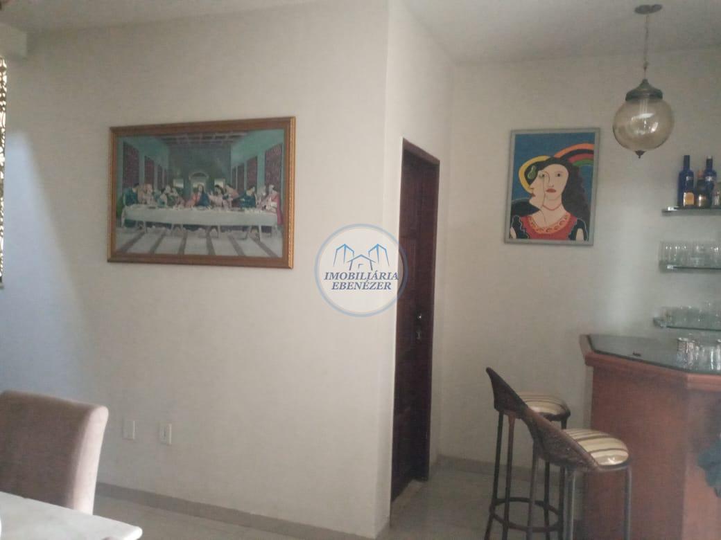 Casa à venda com 3 quartos, 210m² - Foto 2