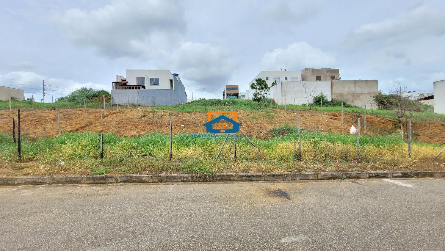 Lote a venda no bairro Residencial Bethânia - Santana do Paraíso