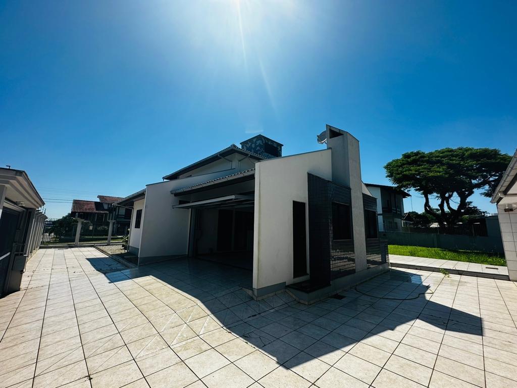 Casa à venda com 4 quartos, 285m² - Foto 4