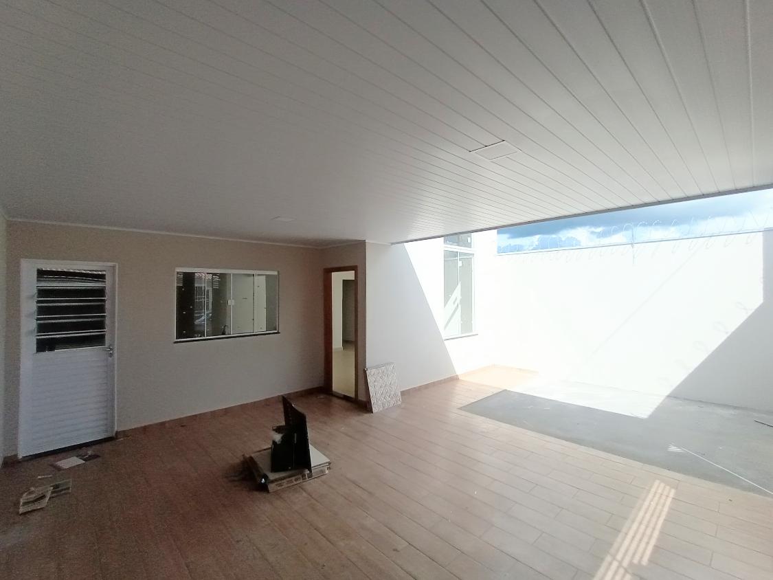 Casa à venda com 3 quartos, 90m² - Foto 1