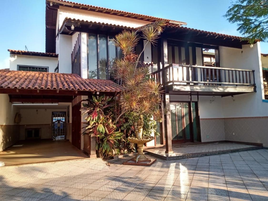 Casa à venda com 4 quartos, 405m² - Foto 1