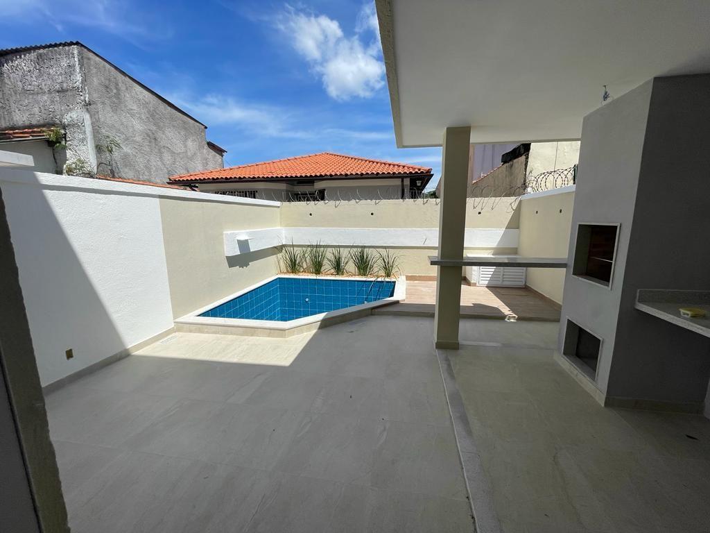 Casa de Condomínio à venda com 4 quartos, 180m² - Foto 2