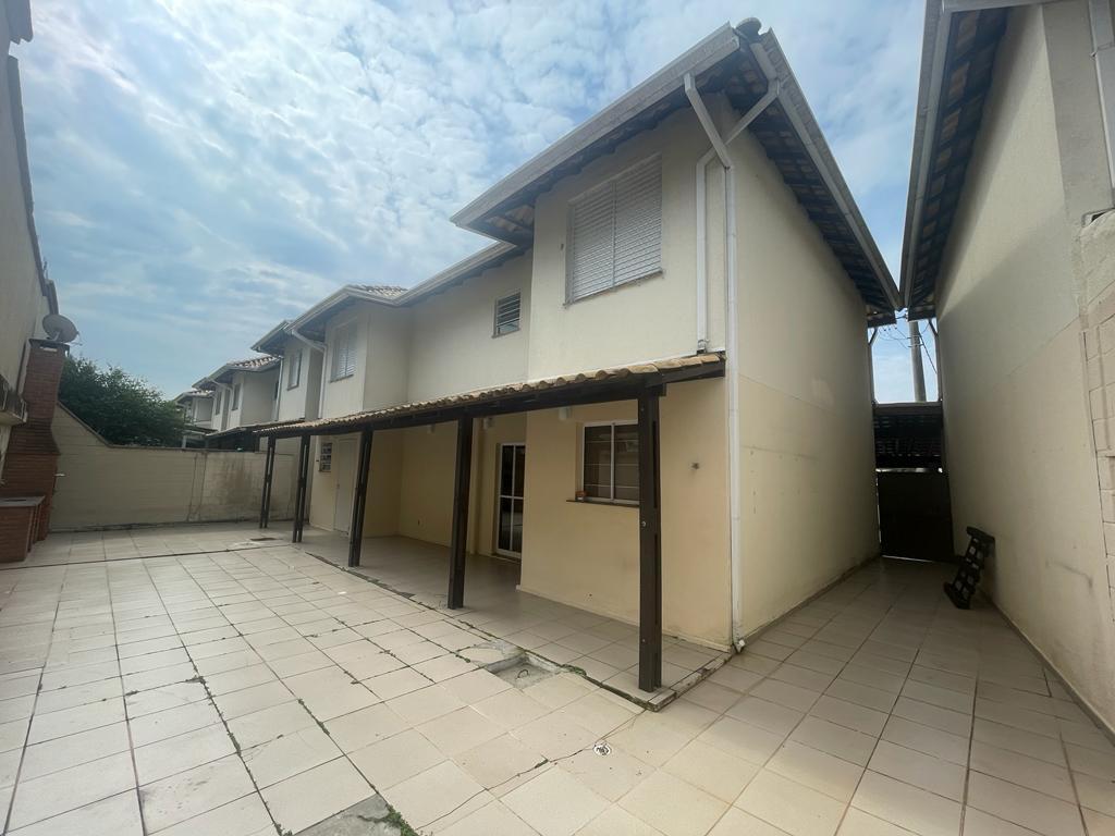 Casa de Condomínio à venda com 3 quartos, 196m² - Foto 4