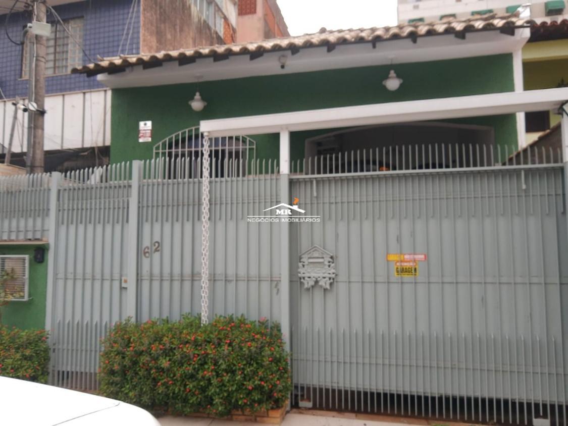 Casa à venda com 3 quartos, 300m² - Foto 1