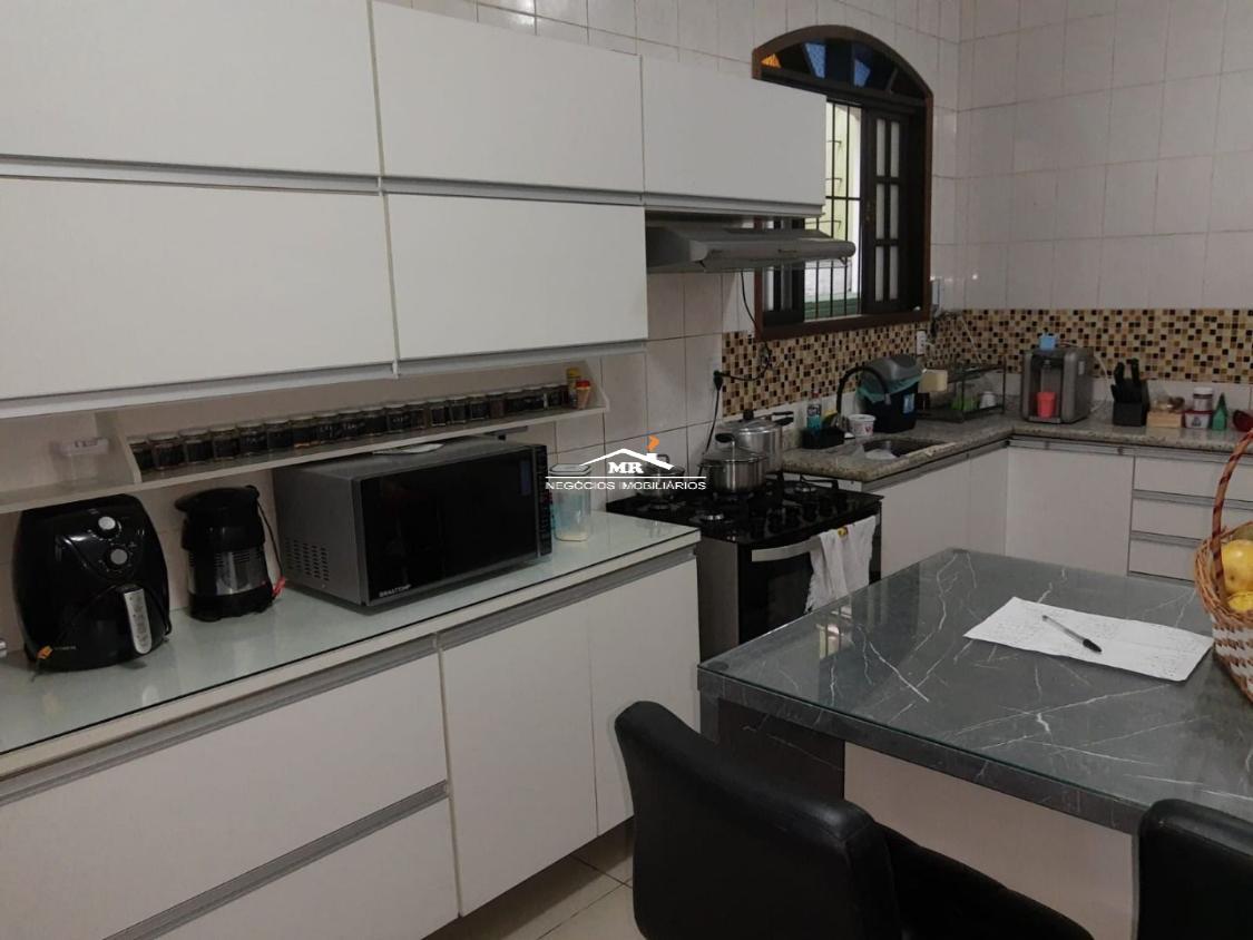 Casa à venda com 3 quartos, 300m² - Foto 18