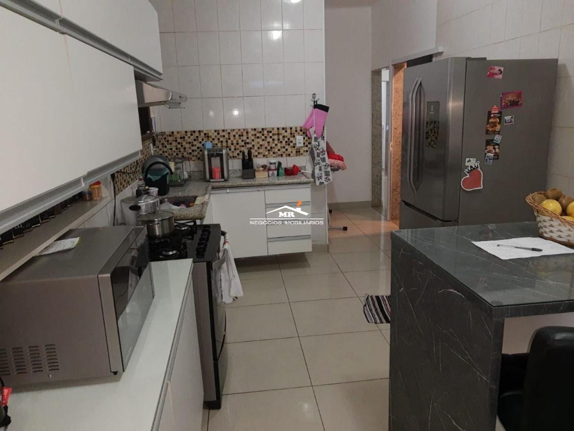 Casa à venda com 3 quartos, 300m² - Foto 21