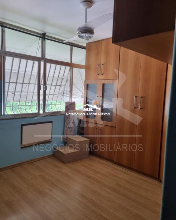 Apartamento à venda com 2 quartos, 62m² - Foto 3