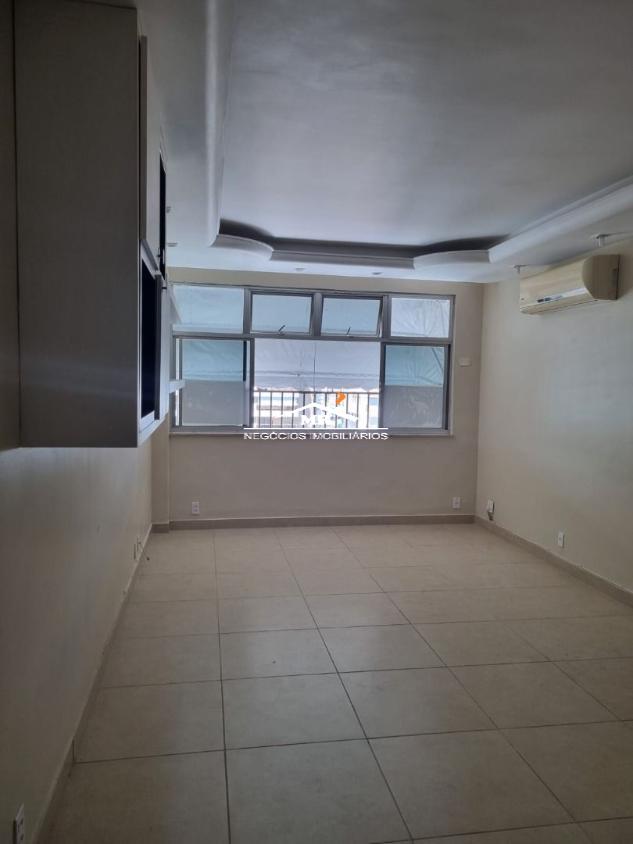 Apartamento à venda com 3 quartos, 130m² - Foto 1