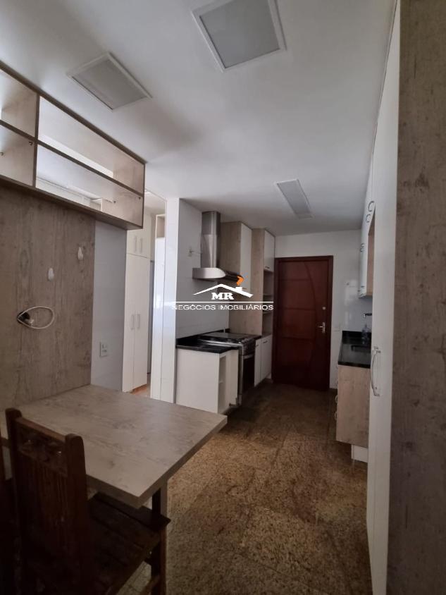 Apartamento à venda com 3 quartos, 130m² - Foto 9