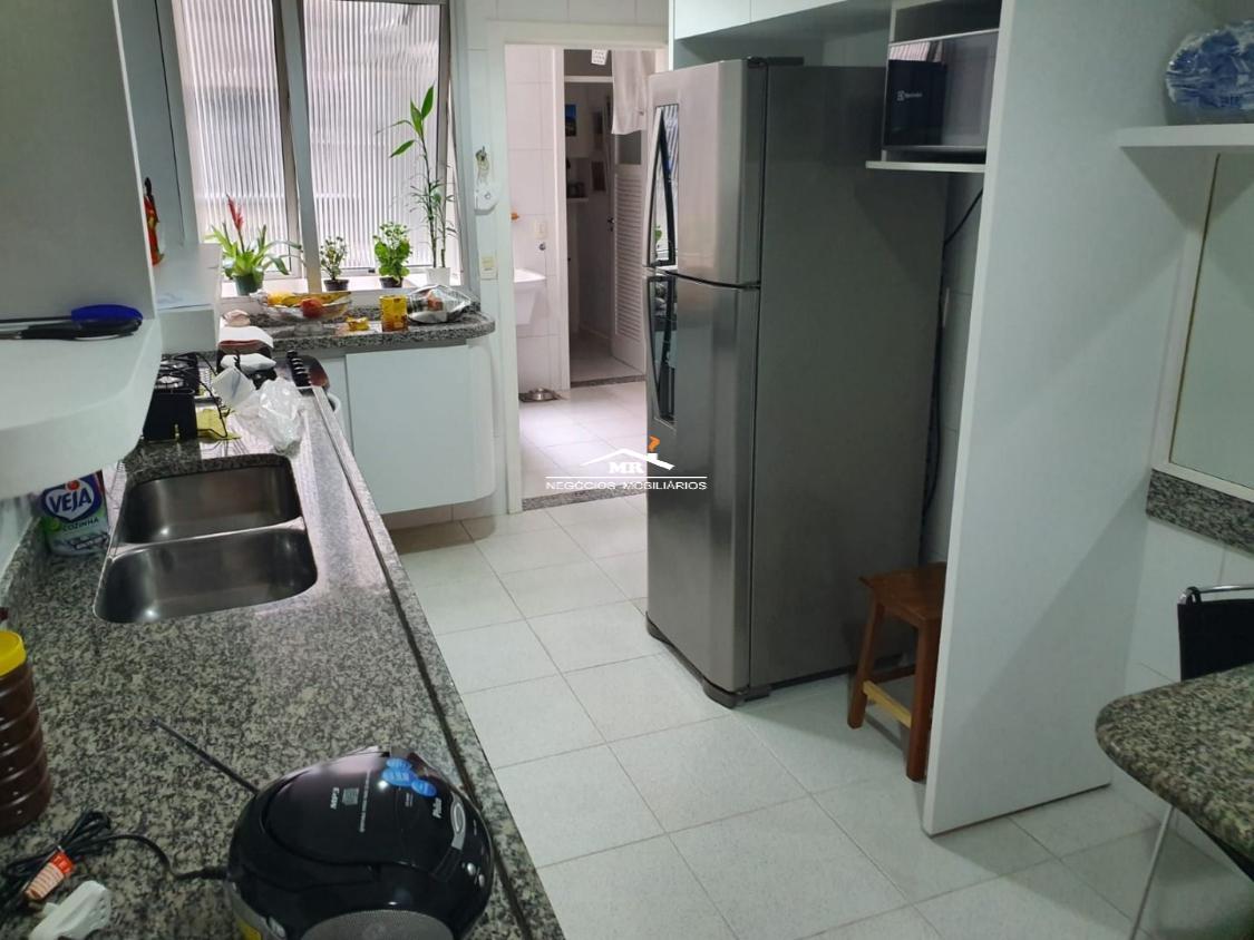 Apartamento à venda com 4 quartos, 232m² - Foto 7