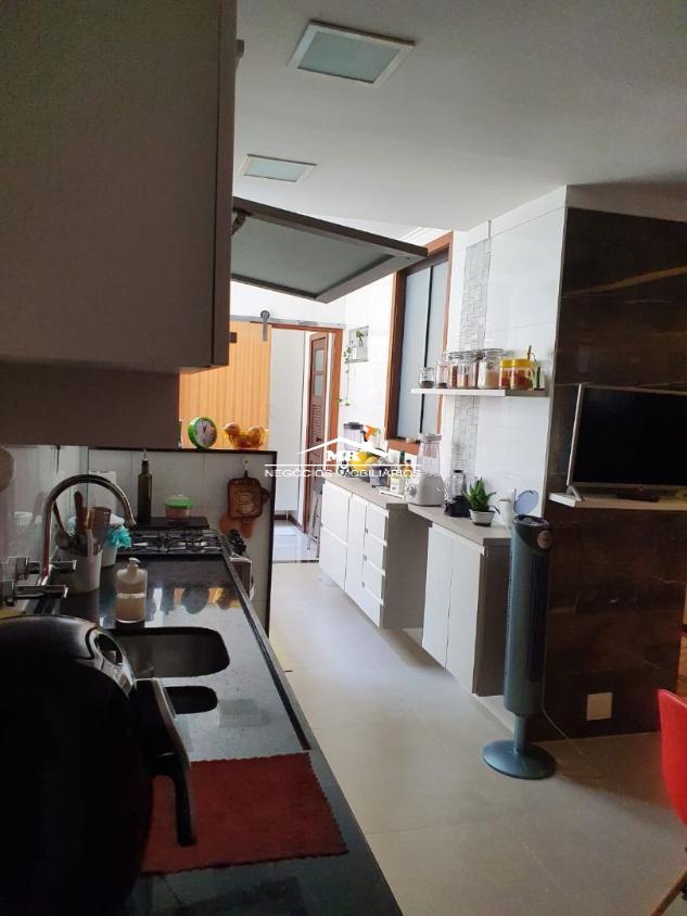 Apartamento à venda com 3 quartos, 210m² - Foto 12