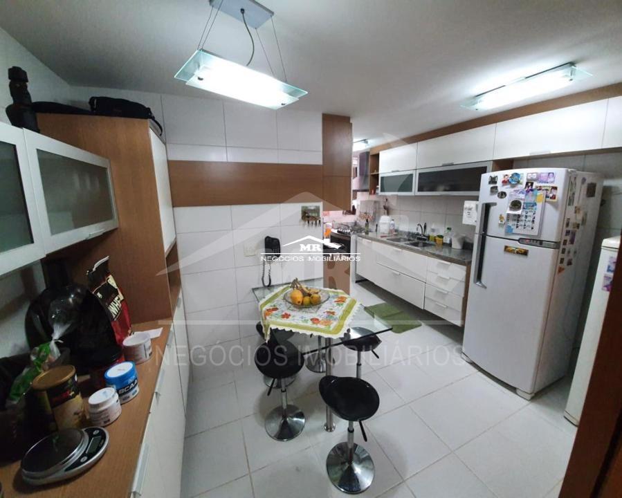 Apartamento à venda com 4 quartos, 165m² - Foto 13