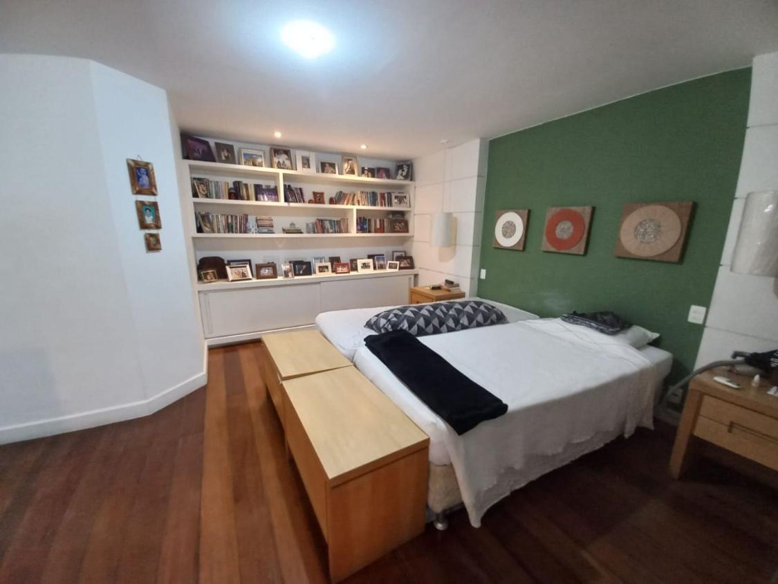 Apartamento à venda com 4 quartos, 254m² - Foto 2