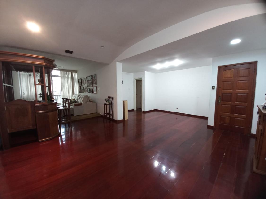 Apartamento à venda com 3 quartos, 136m² - Foto 1