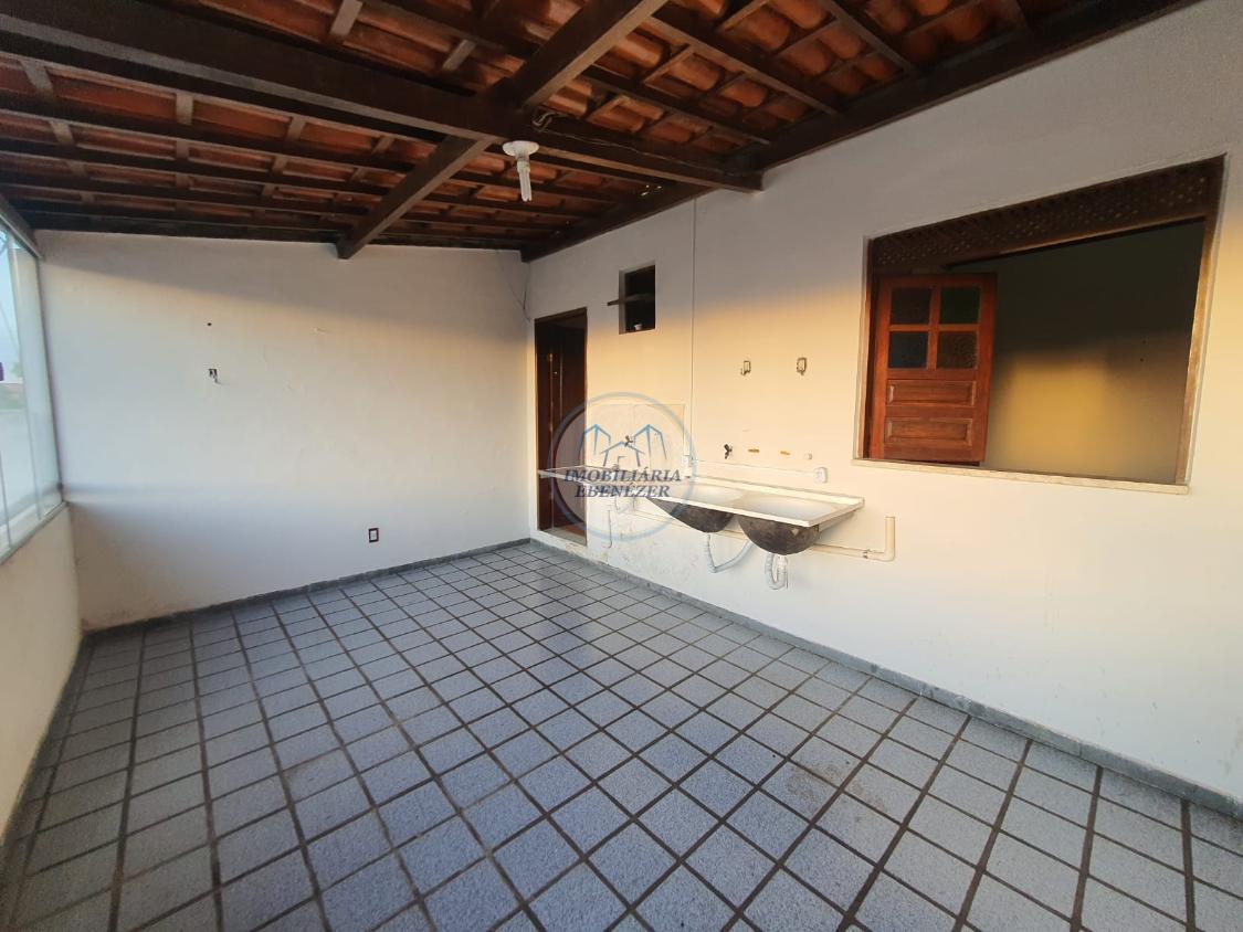 Casa à venda com 3 quartos, 243m² - Foto 9