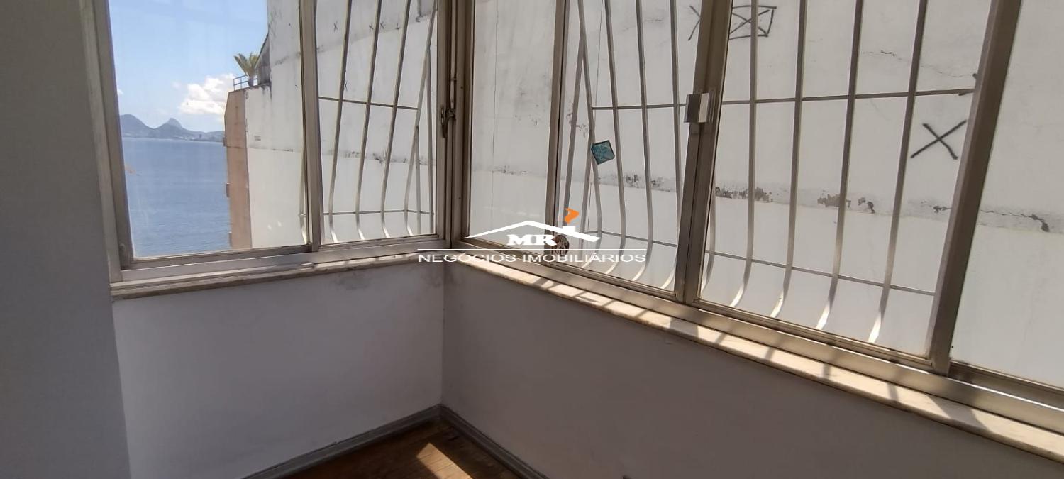 Apartamento à venda com 3 quartos, 160m² - Foto 3