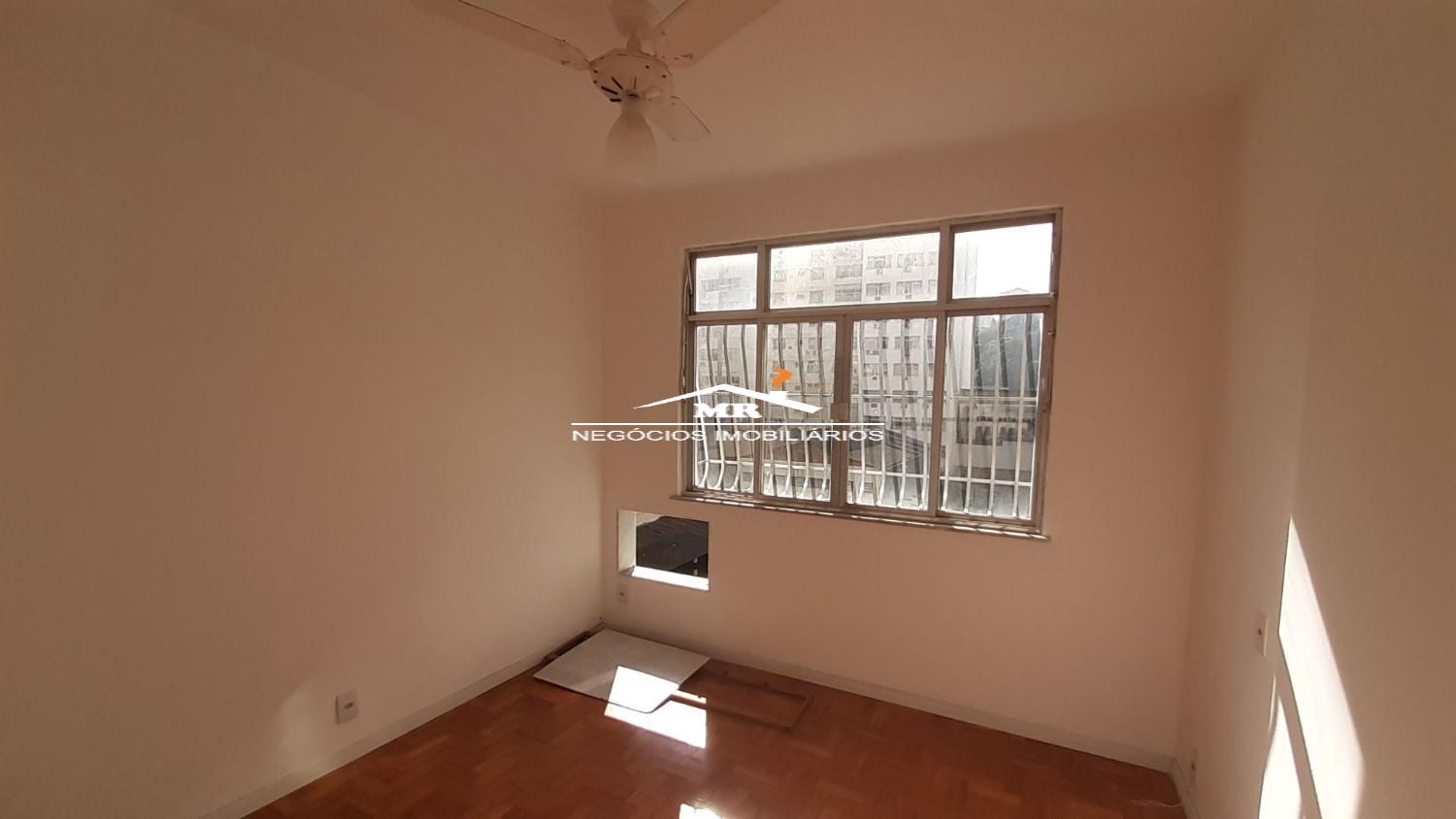 Apartamento à venda com 2 quartos, 70m² - Foto 10