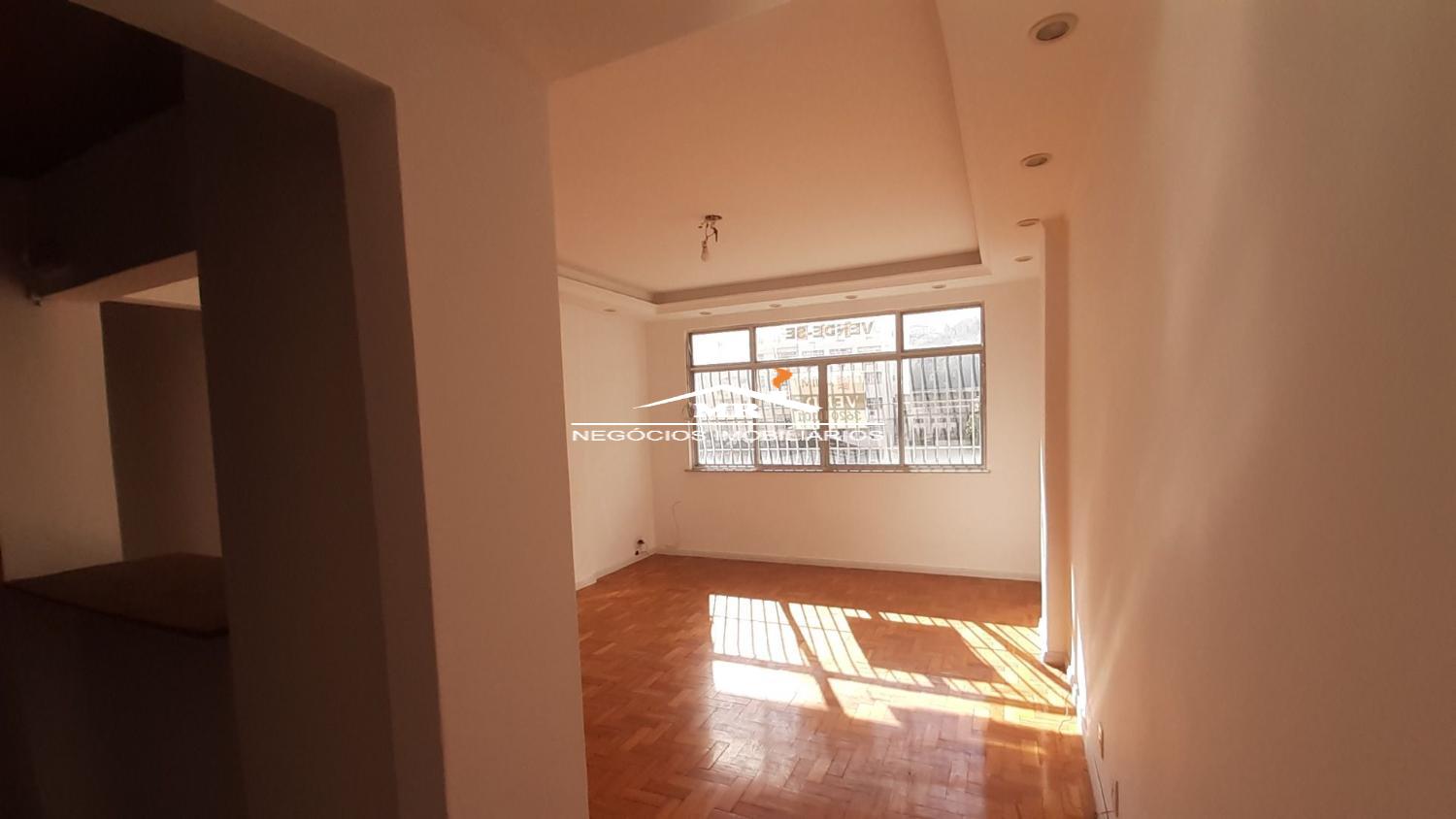 Apartamento à venda com 2 quartos, 70m² - Foto 2