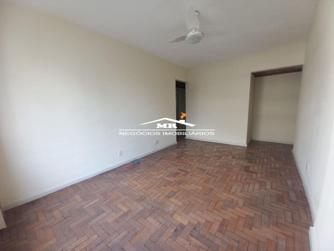 Apartamento à venda com 2 quartos, 70m² - Foto 2