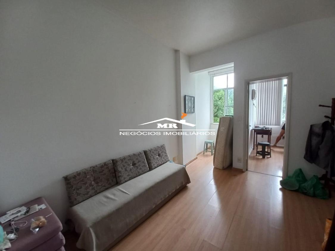 Apartamento à venda com 1 quarto, 50m² - Foto 2