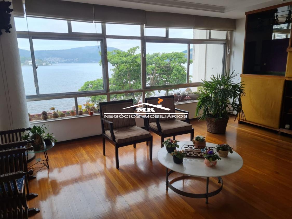 Apartamento à venda com 3 quartos, 242m² - Foto 3