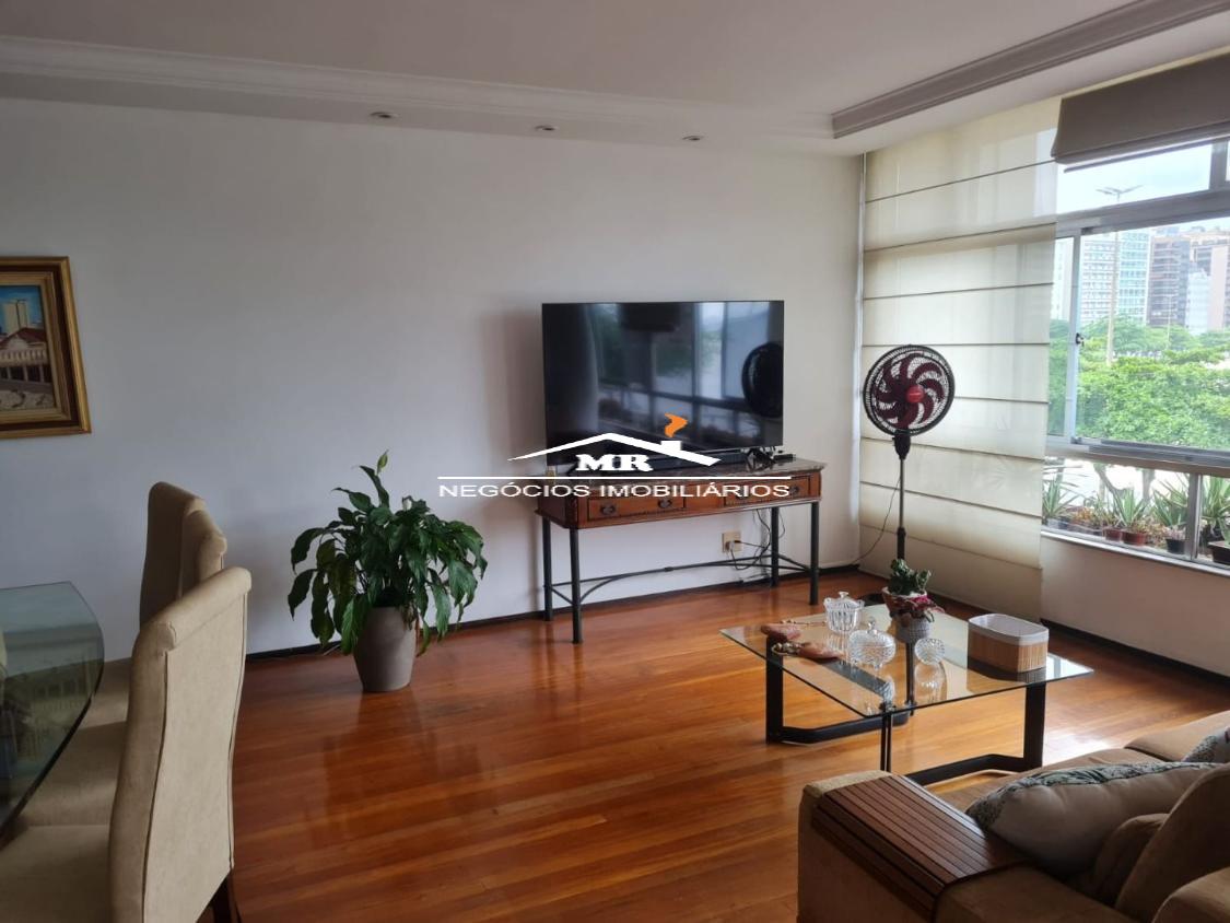 Apartamento à venda com 3 quartos, 242m² - Foto 4