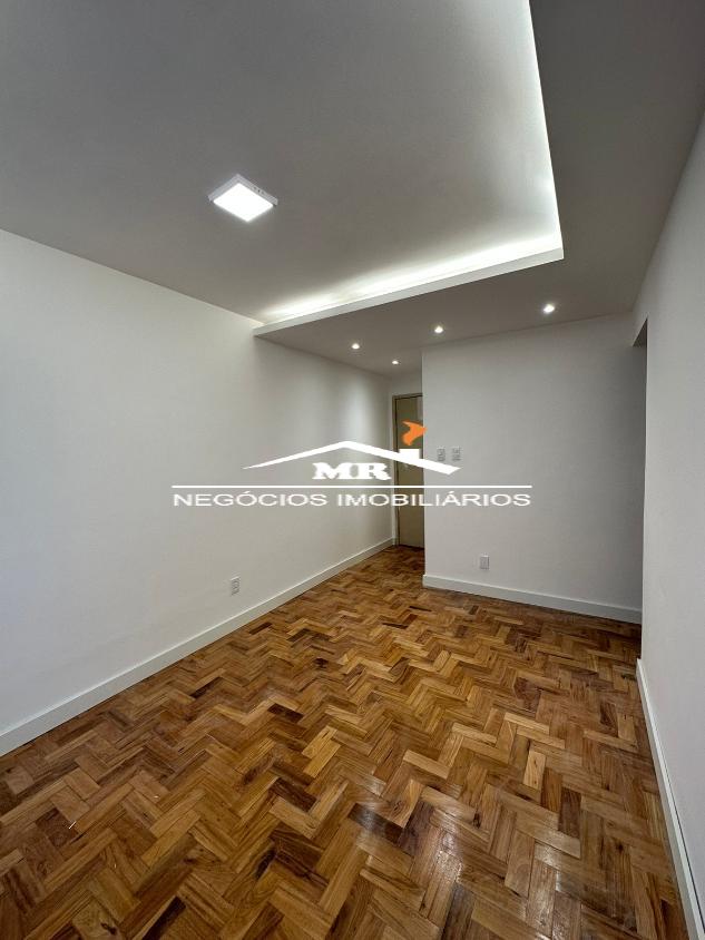 Apartamento à venda com 2 quartos, 60m² - Foto 2