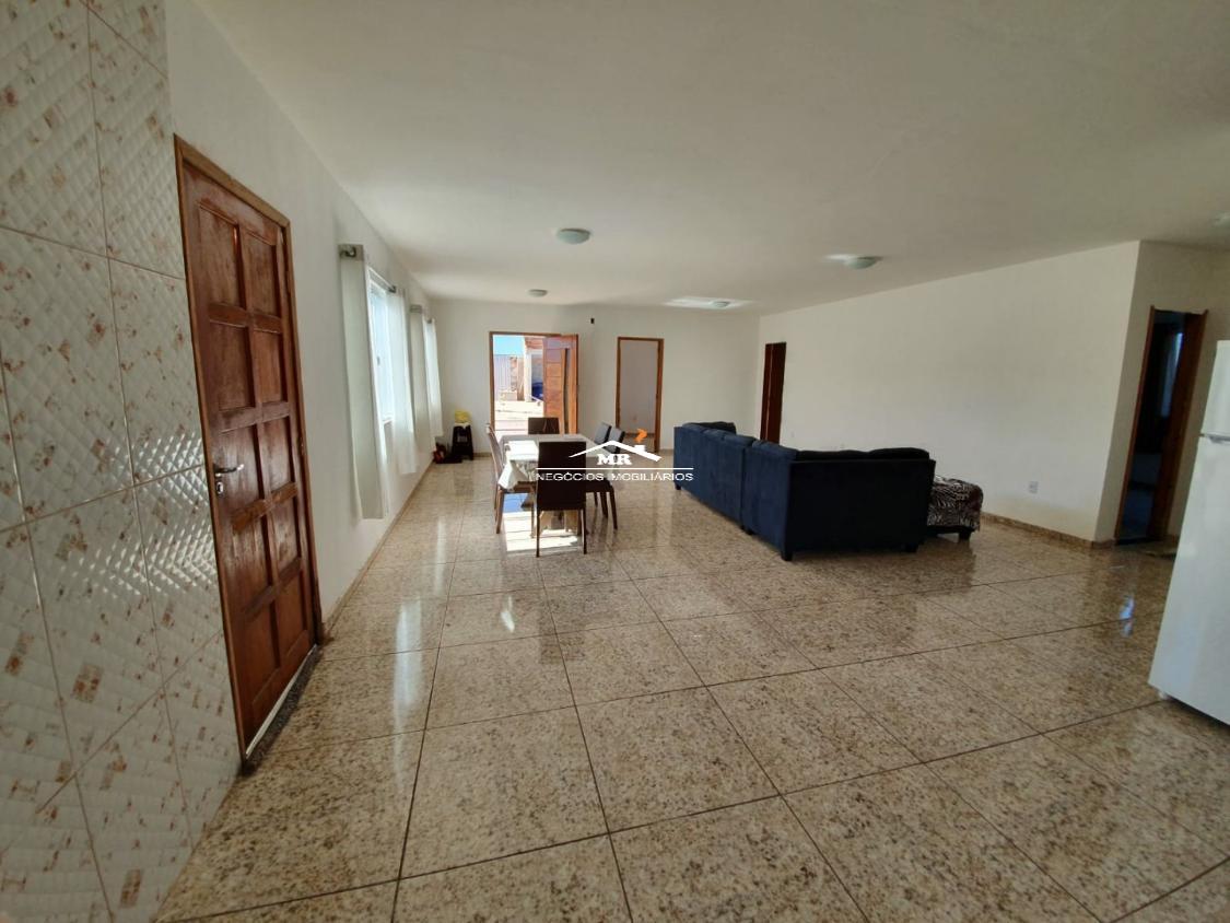 Casa à venda com 5 quartos, 252m² - Foto 2