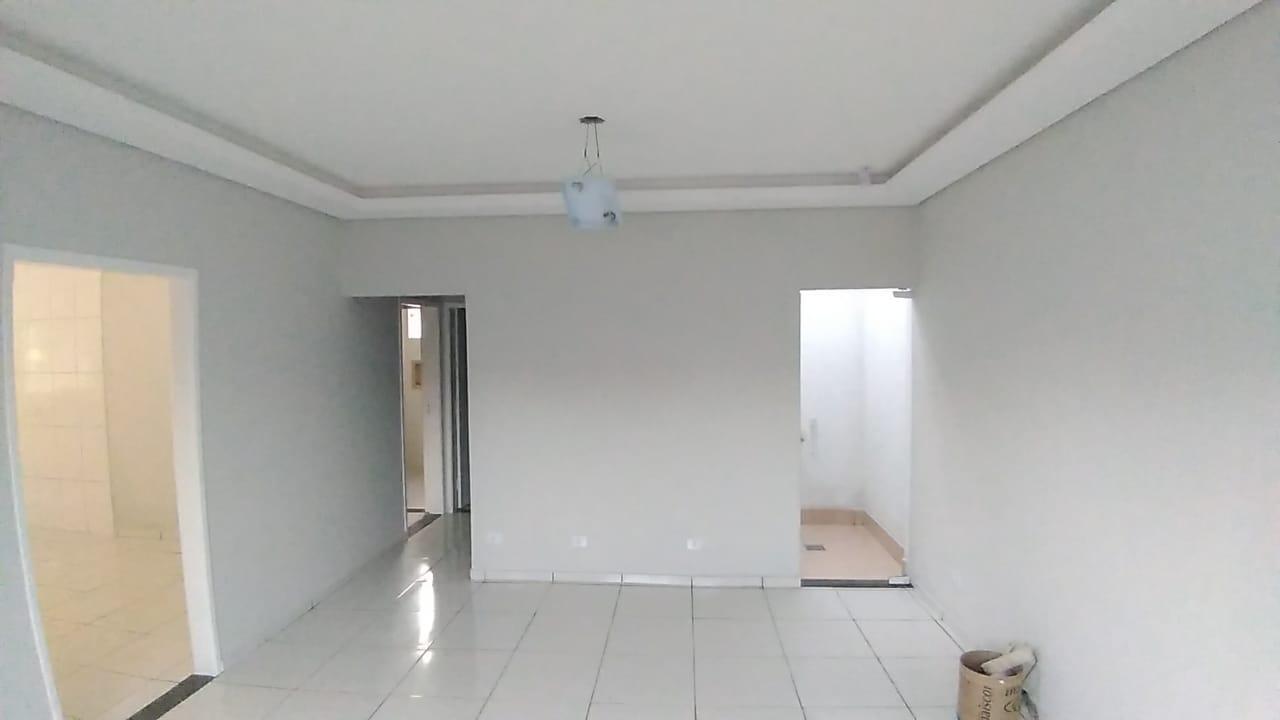 Casa à venda com 2 quartos, 105m² - Foto 2