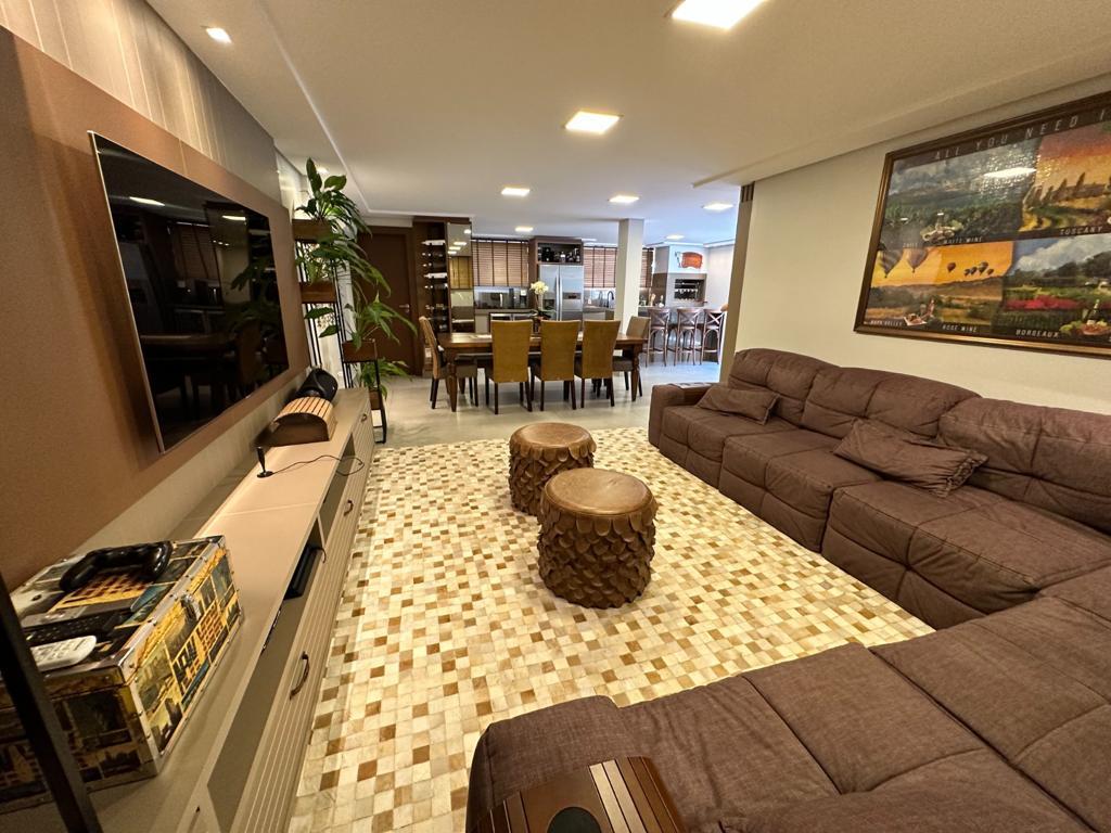 Casa à venda com 4 quartos, 420m² - Foto 2