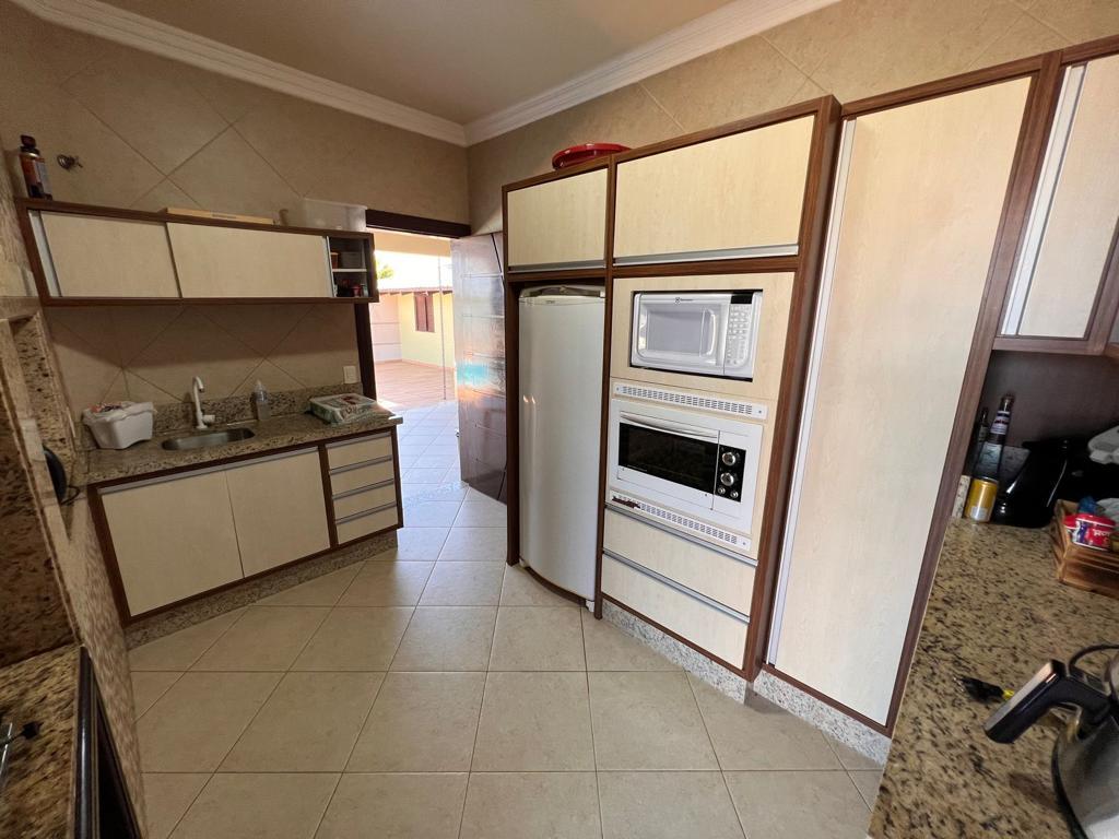 Casa à venda com 8 quartos, 485m² - Foto 2