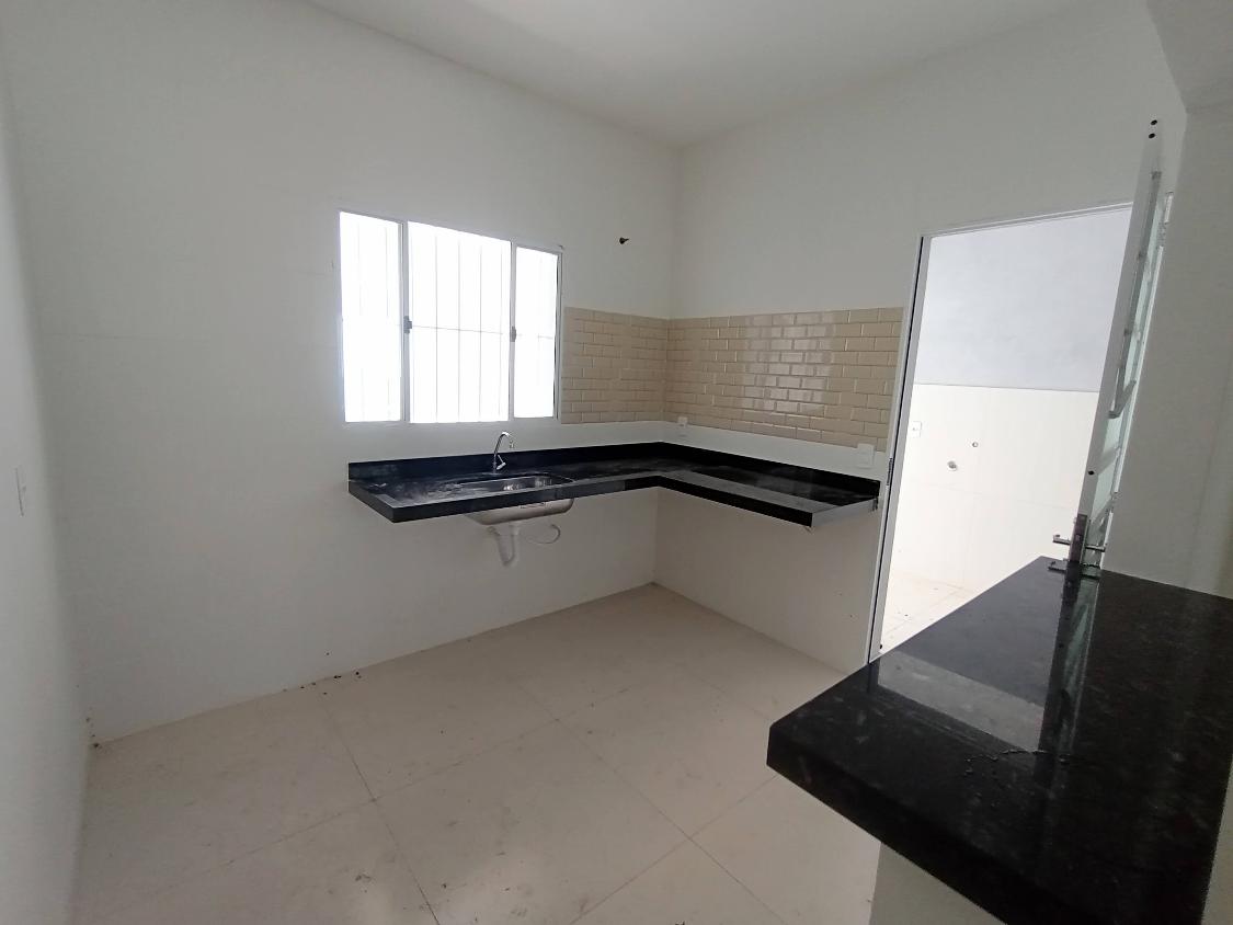 Casa à venda com 2 quartos, 110m² - Foto 2