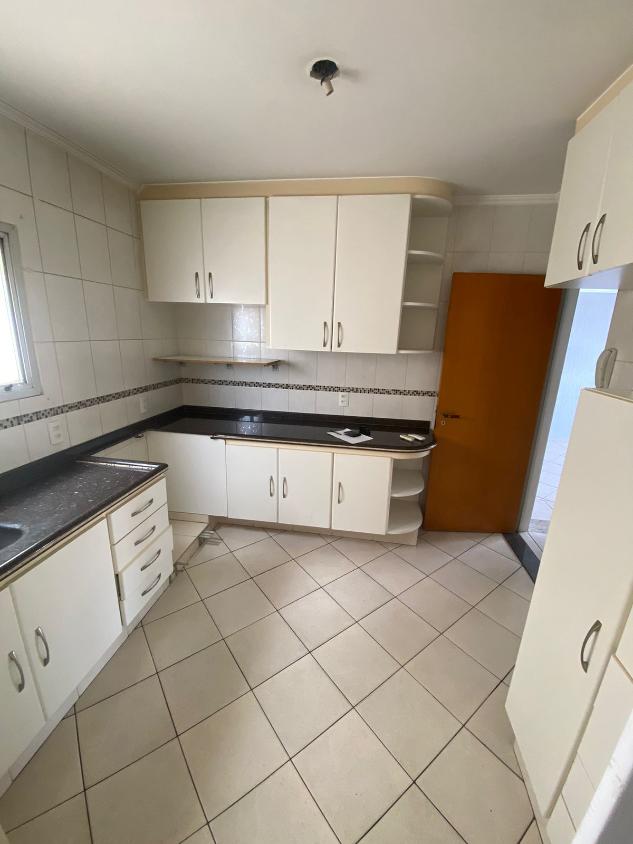 Apartamento à venda com 3 quartos, 97m² - Foto 7