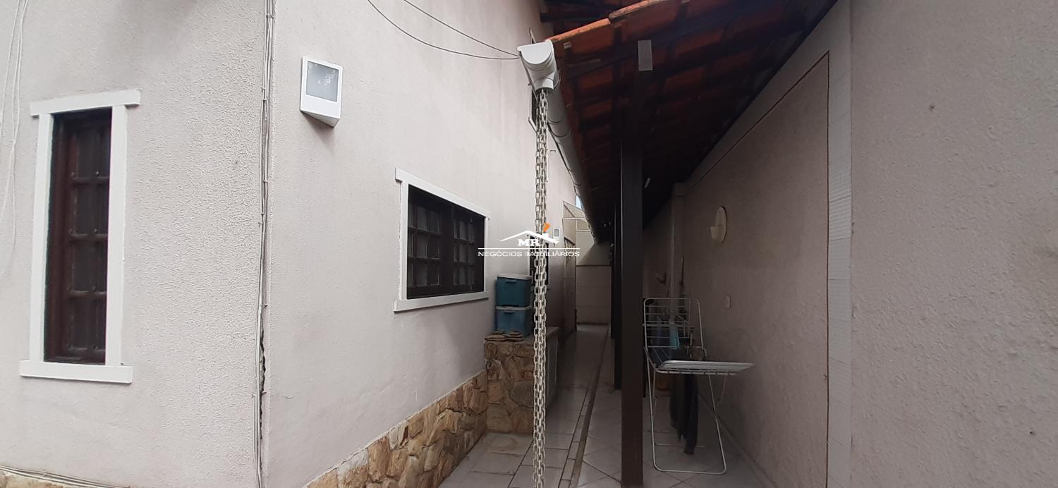 Casa de Condomínio à venda com 4 quartos, 230m² - Foto 32