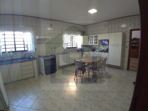 Casa à venda com 5 quartos, 200m² - Foto 10