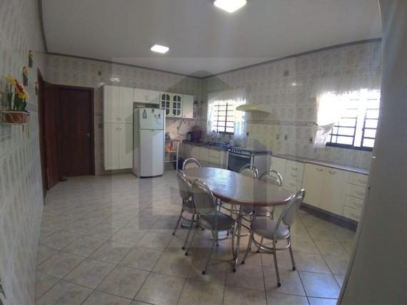 Casa à venda com 5 quartos, 200m² - Foto 5