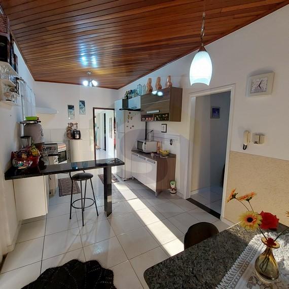 Casa à venda com 2 quartos, 120m² - Foto 1