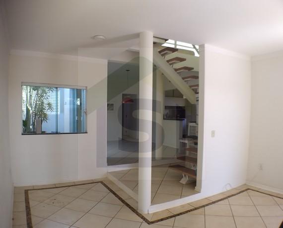 Casa à venda com 3 quartos, 250m² - Foto 3