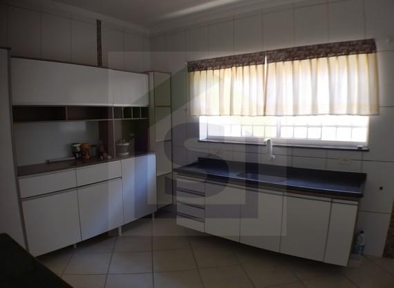 Casa à venda com 3 quartos, 250m² - Foto 11