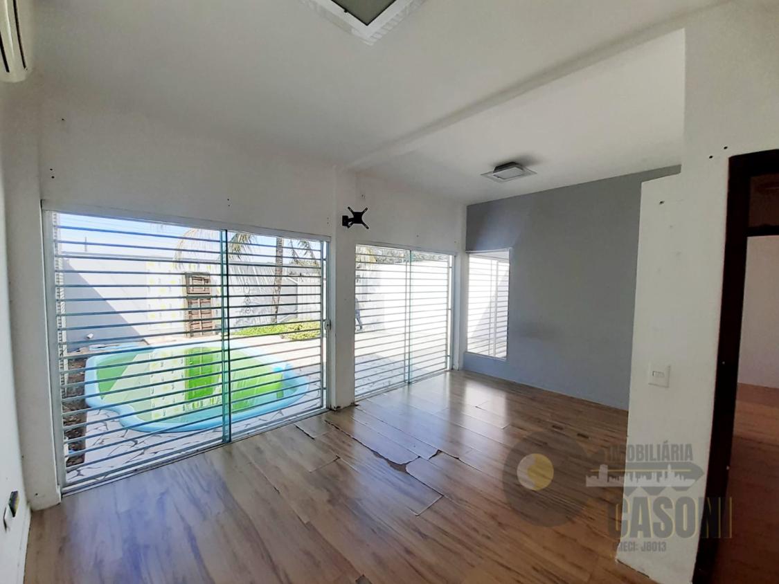 Casa à venda com 2 quartos, 300m² - Foto 2