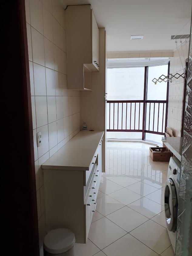 Apartamento para alugar com 4 quartos, 234m² - Foto 5