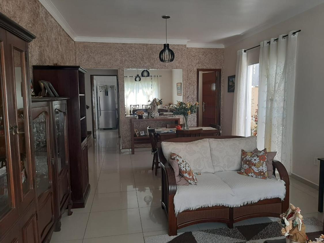 Casa de Condomínio à venda com 4 quartos, 300m² - Foto 2