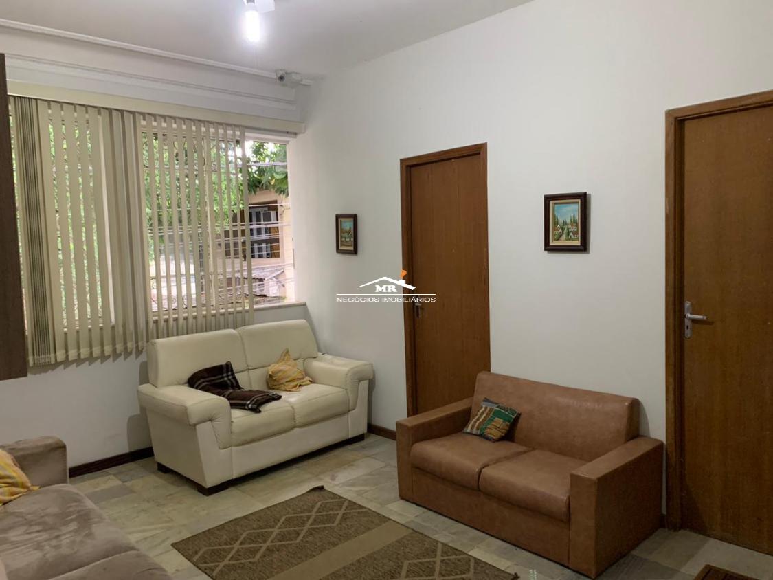 Casa à venda com 6 quartos, 140m² - Foto 1