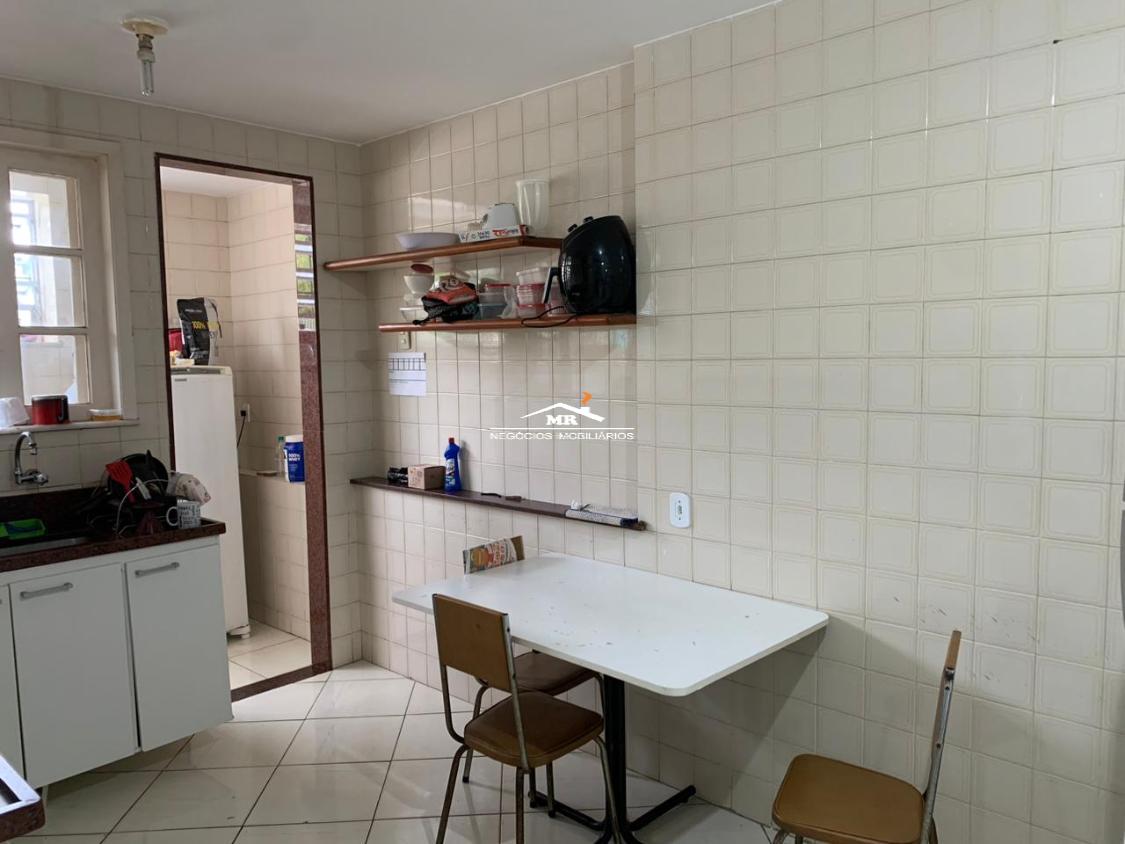 Casa à venda com 6 quartos, 140m² - Foto 6