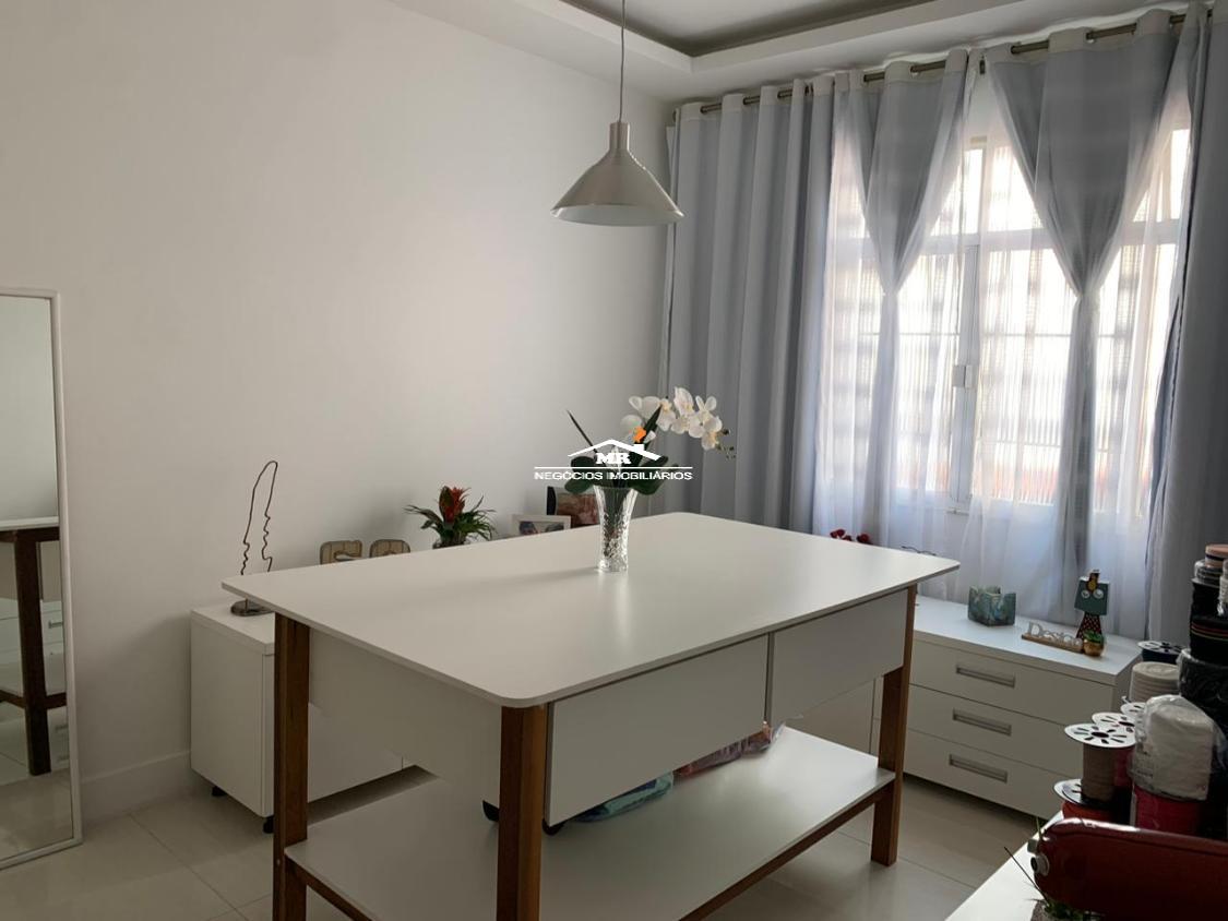 Apartamento à venda com 2 quartos, 70m² - Foto 1